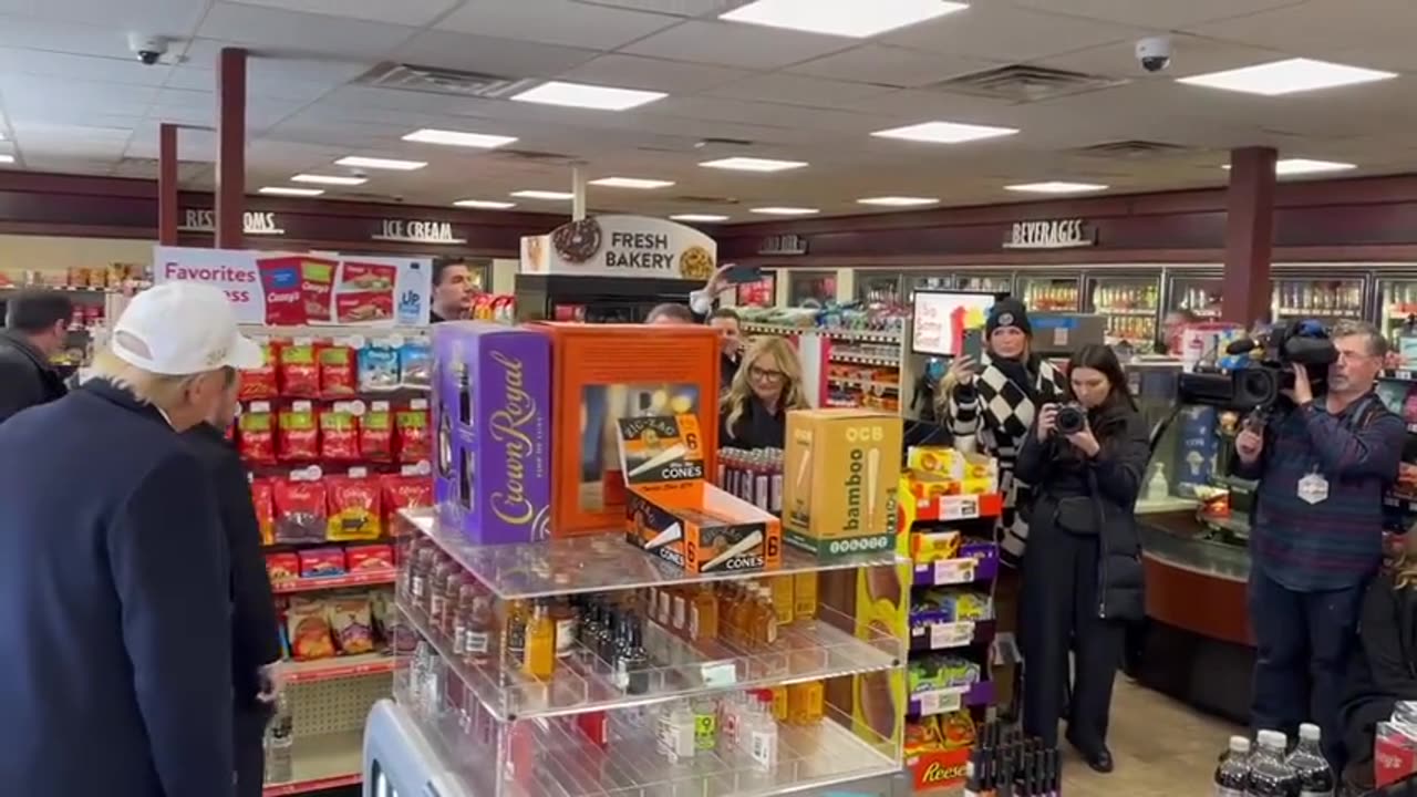 Trump visits Casey’s General Store in Indianola, Iowa for some pizza. Jan 14, 2024