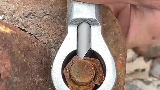 Rusty nut breaker