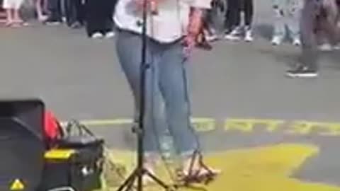 White lady sings reggae on Trafalgar Square