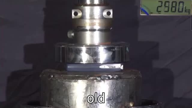 Hydraulic Press VS Nokia 3310 (Indestructible phone)