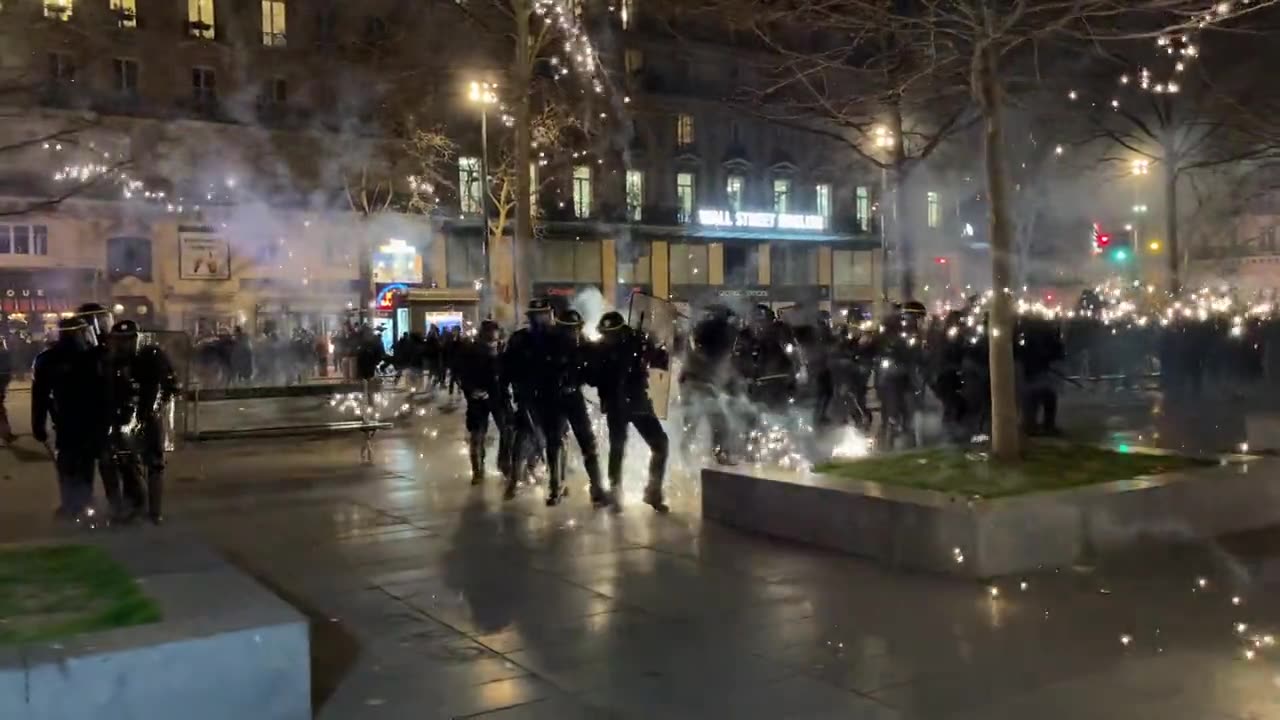 Day 4 of macron's Paris protest ban.