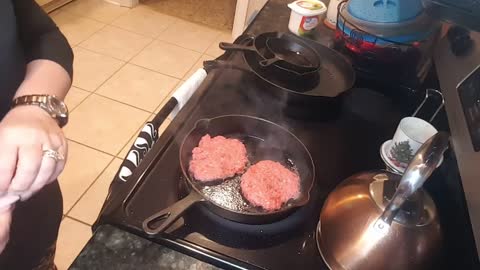 Dinnerly Week 11 BBQ Burgers
