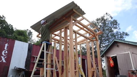 UP-CYCLED ROOF, SCRAPS CHICKEN COOP BUILD PART 5