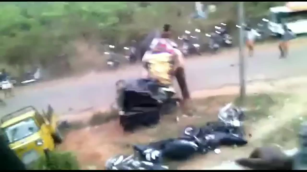 ചാലശ്ശേരിയിൽ ആന ഇടഞ്ഞപ്പോൾ🙆‍♀️