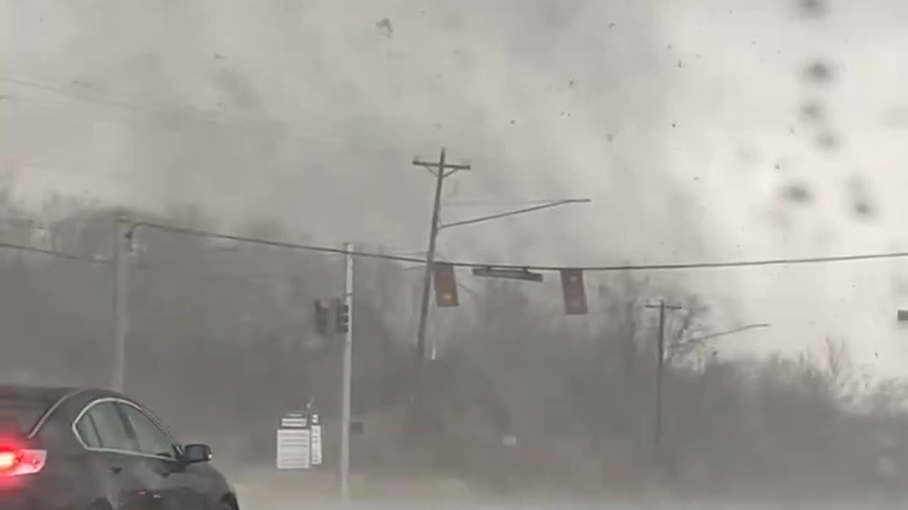 Tornado hitting Clarksville TN Dec 9, 2023