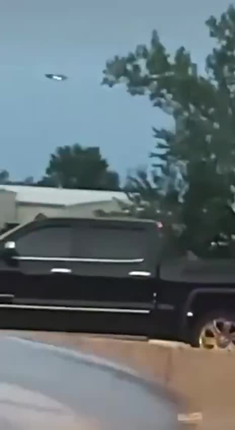 👽👽 - Awakening Team UFO Spot Crazy footage of a UFO coming out of Mexico