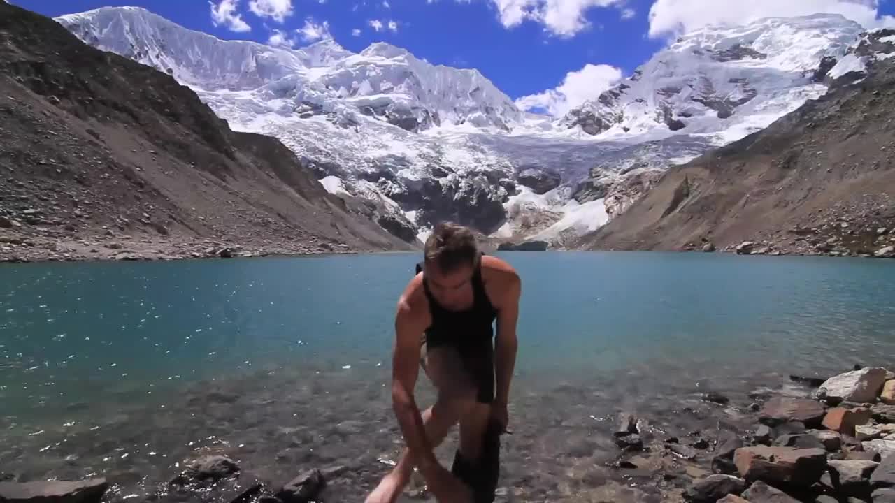 ‪idiot jumps in dangerous peruvian glacial lake causes avalanche‬