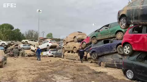 En busca del coche en un "pajar" de acero 26 días después de la dana: "necesitaba verlo"