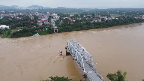 Dashcam video shows moment bridge collapses in Vietnam, killing 64