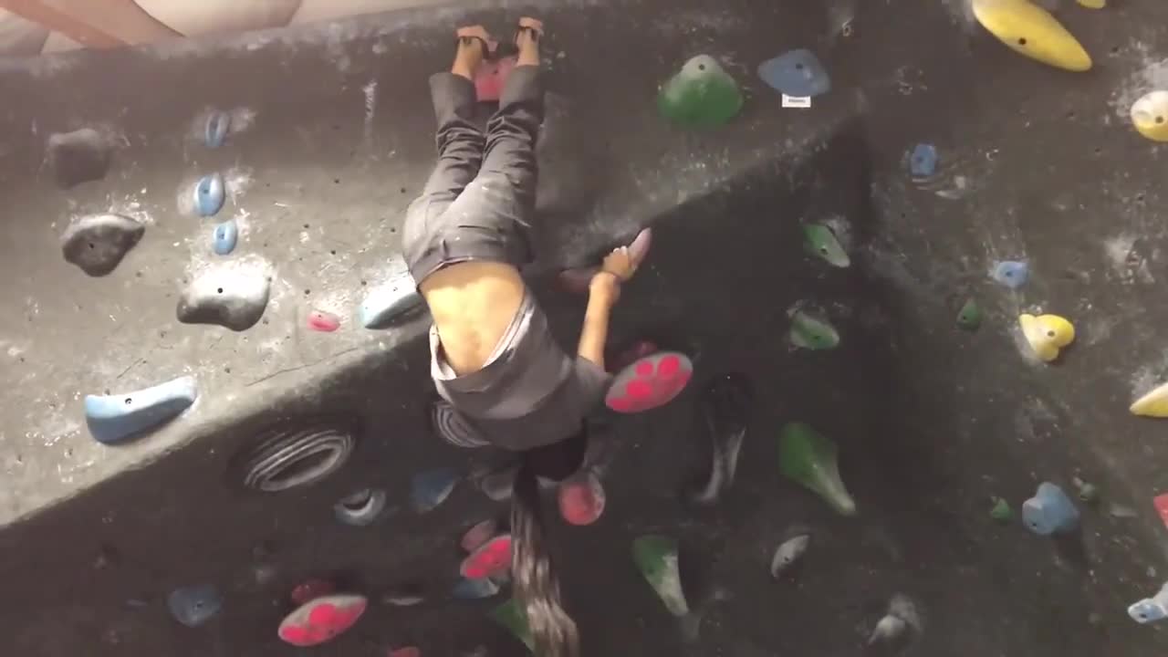 Factory bouldering - Bat Hang Monster