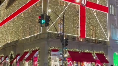 Cartier on 5th avenue is ready for Christmas