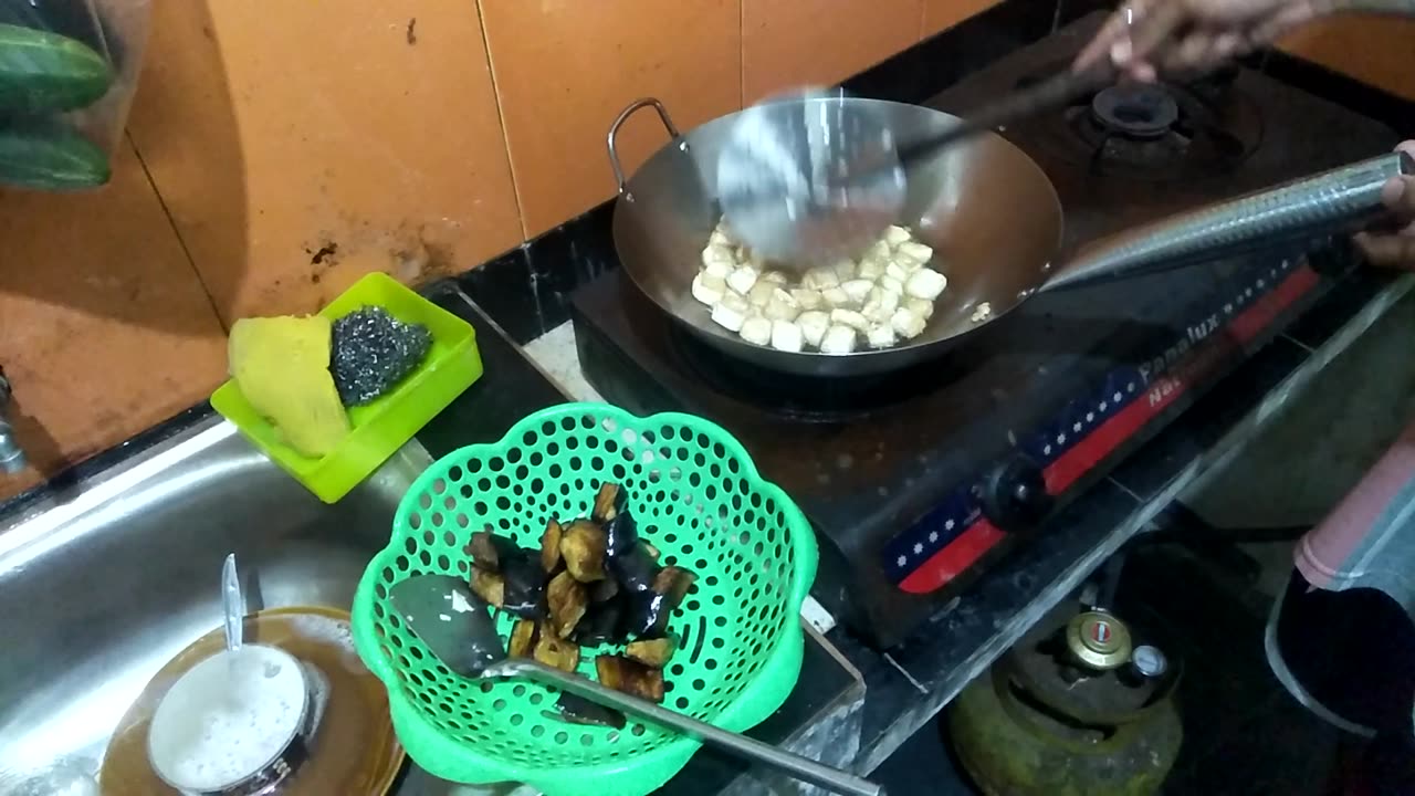 Hobi terbaik pria selain Bola adalah Masak? Apa benar?