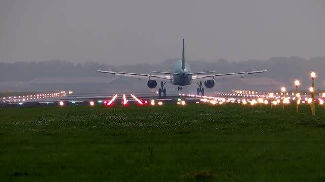 ASMR Plane Landing Lights on Night