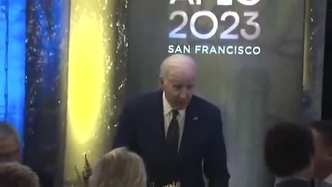 Cringe: Biden Awkwardly Takes Fake Sip After Toast