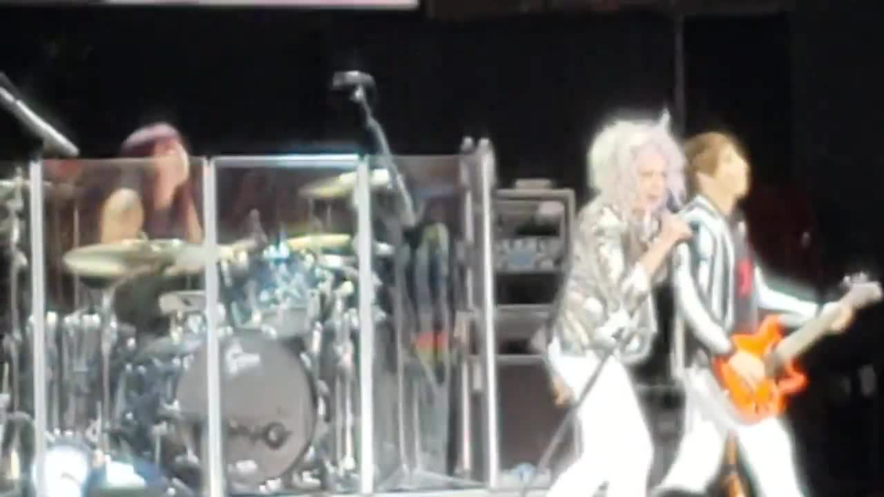 Cyndi Lauper "She Bop"