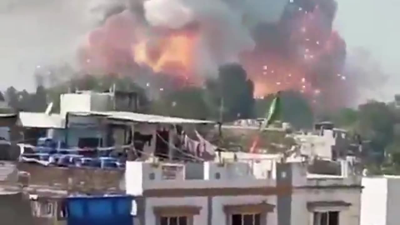 Eleven dead and more than 100 injured in explosion at fireworks factory in India (Madhya Pradesh)