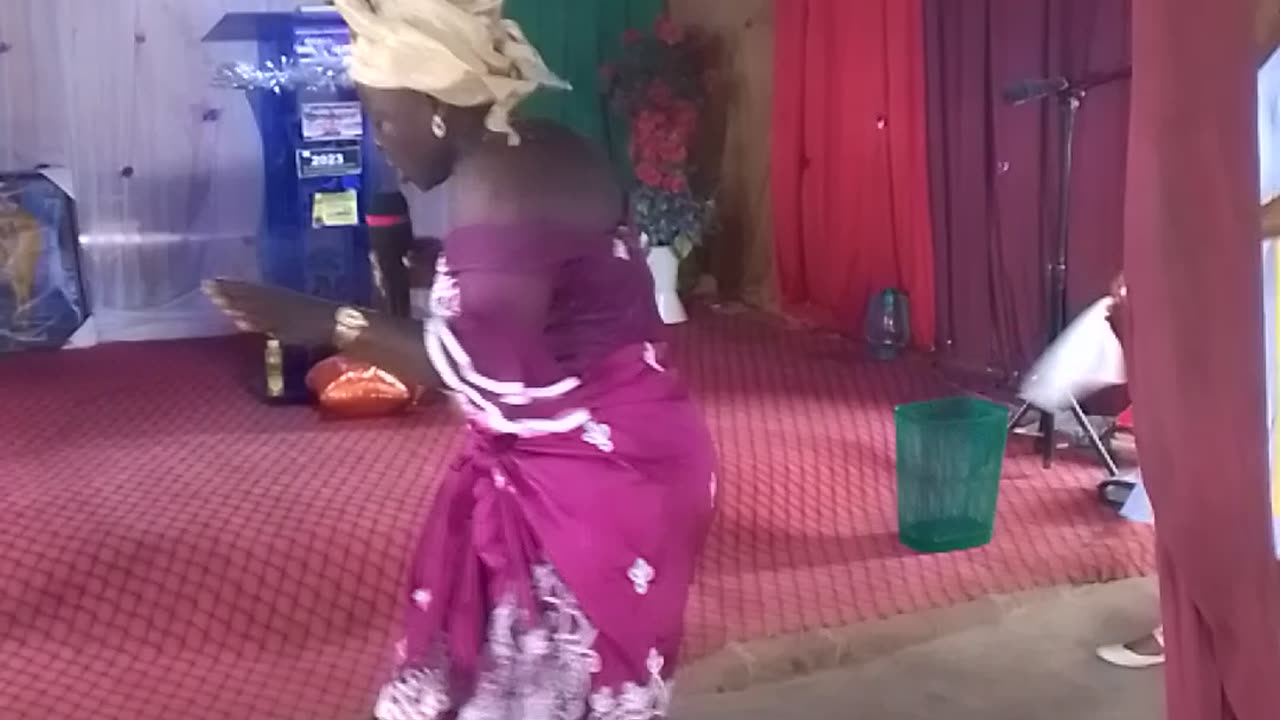 Mummy dance to the glory of God