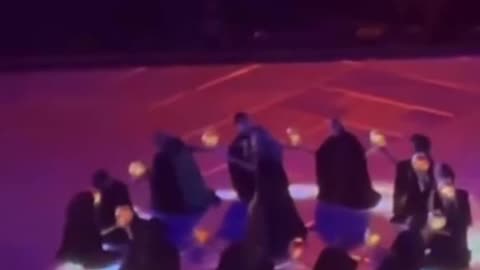 TAYLOR SWIFT PERFORMS WITCHCRAFT LIVE ON STAGE