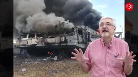 Vehicles full of Russian soldiers were ambushed in a minefield- They seek to escape by running