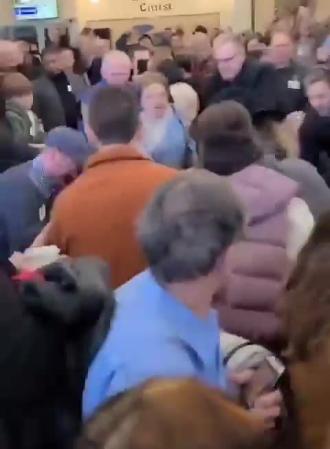 Pro-Palestinian protester gets beat down after disrupting Greg Abbott’s visit to Lucas, Texas