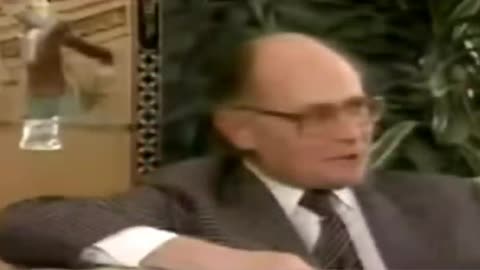 Antony Sutton: "Forget about capitalism and communism, that's absolute nonsense. Behind the scenes, the two go hand in hand. They need the so-called conflict between the two to distract people."