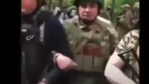 U Kyjeva v obci Ljutiž lidé nemají povolený přístup do vlastních bytů neboť je tam Ukrajinská armáda