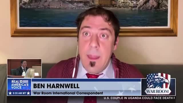 Harnwell’s cat came for a visit 😂😂😂 in an interview with Steve Bannon