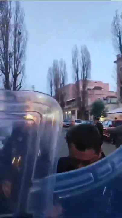 The former Italian health minister Roberto Speranza gets confronted by a mob & called a "MURDERER"