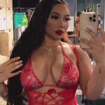 Selfie queen 👑 hot babe 🥵