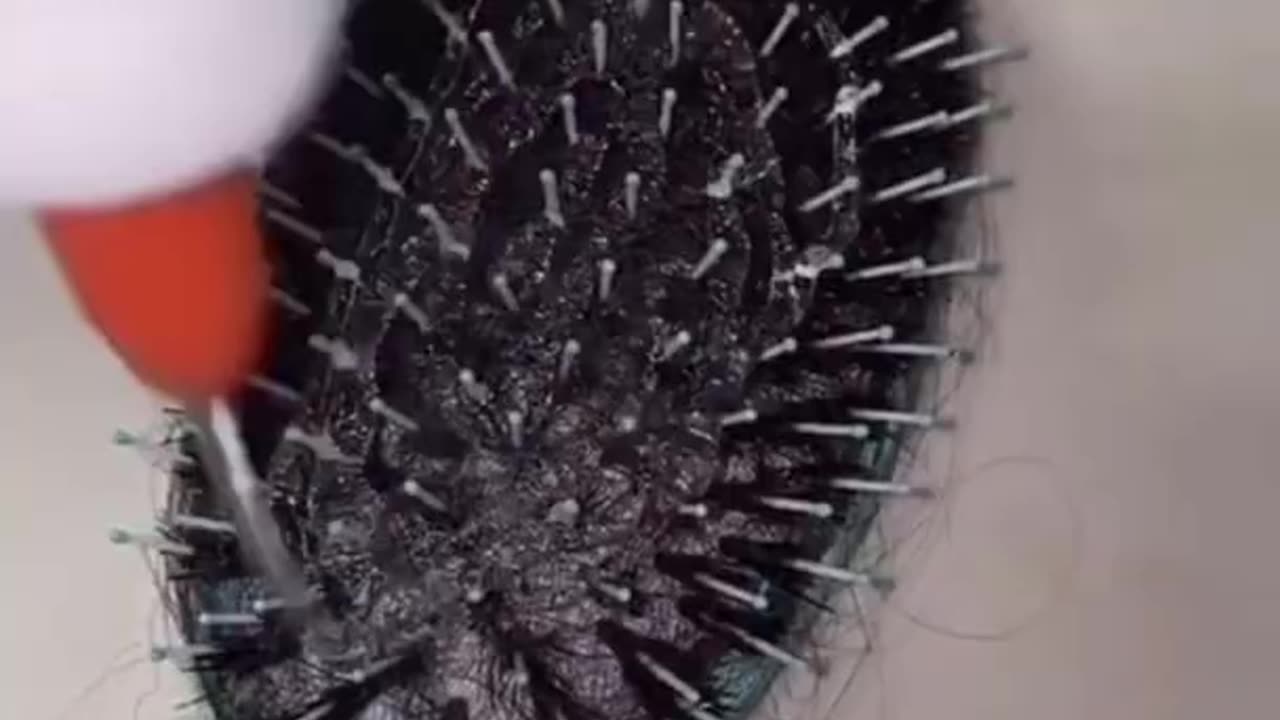 Life Hacks - Easy way to remove hair from comb