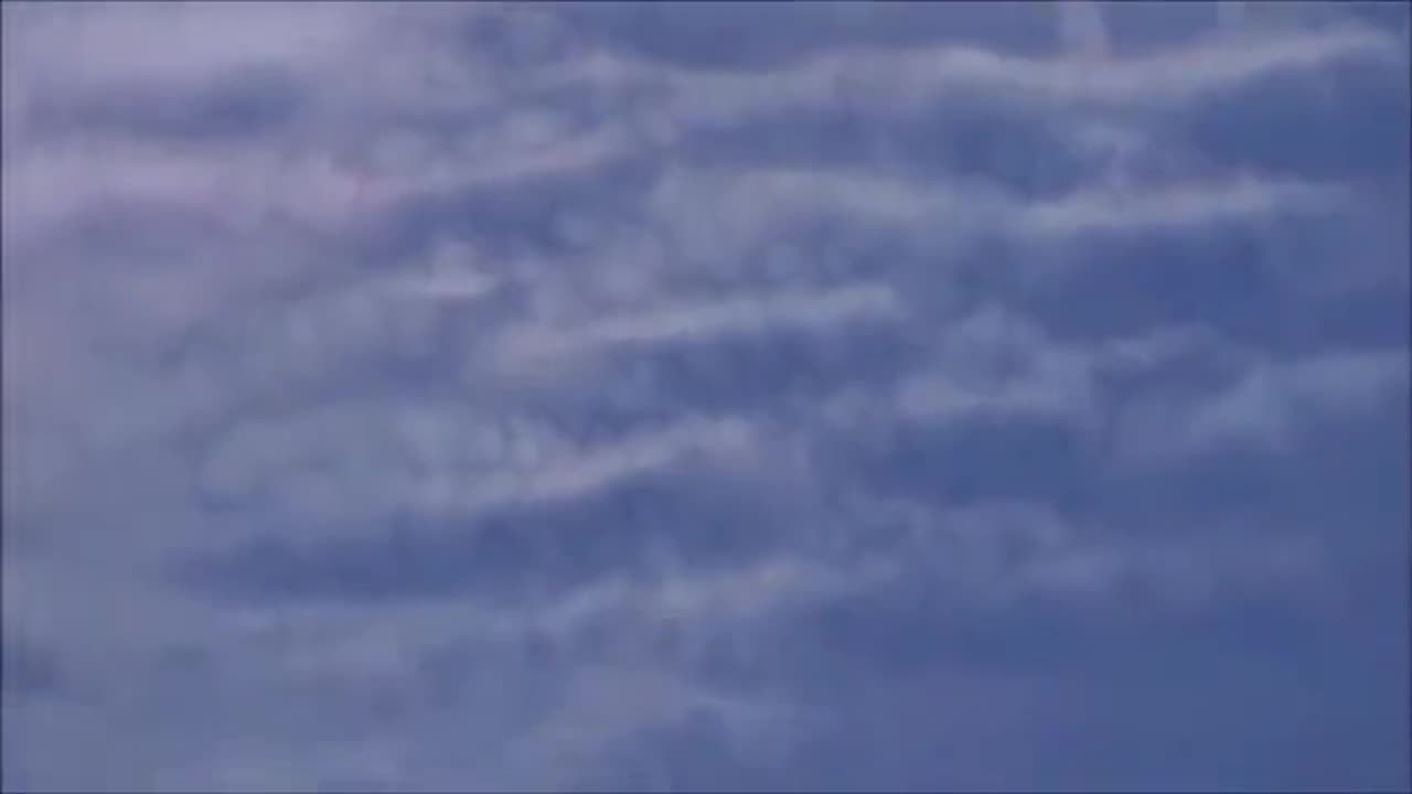 Man Records Unusual (Unnatural) Cloud Shapes/"Waves" After Monitoring Aircraft Activity