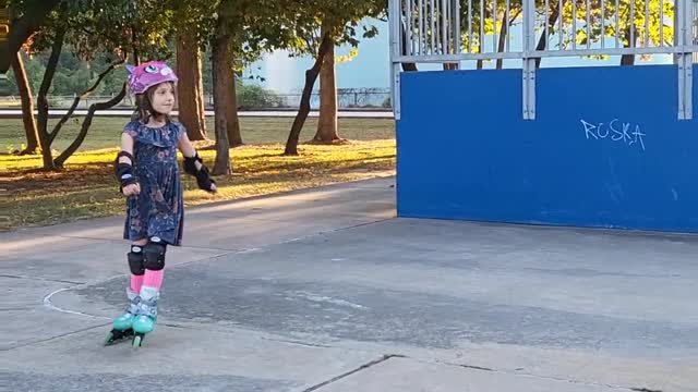 6 y/o girl goes flying on inline skates