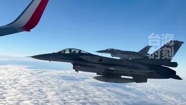 F-16s escorted Poland's national soccer team to the World Cup in Qatar