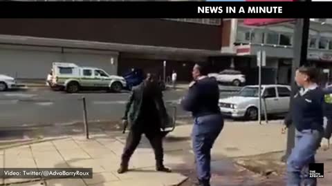 Man DISARMS SAPS police officer NEWS IN A MINUTE