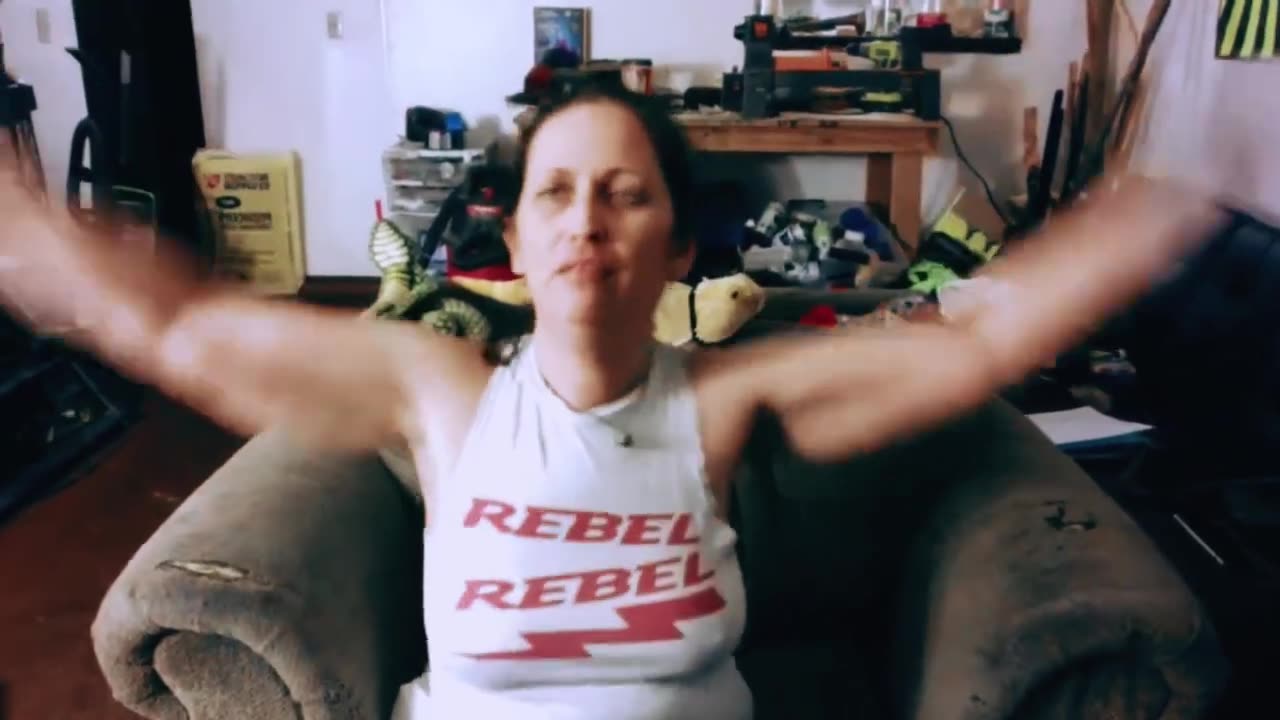 Naked and Laughing Popped a Perc and Made it Twerk!