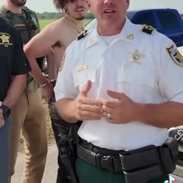 The sheriff is a savage 🤣