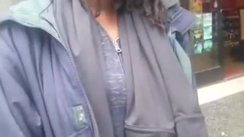Homeless woman shows off an incredible voice!
