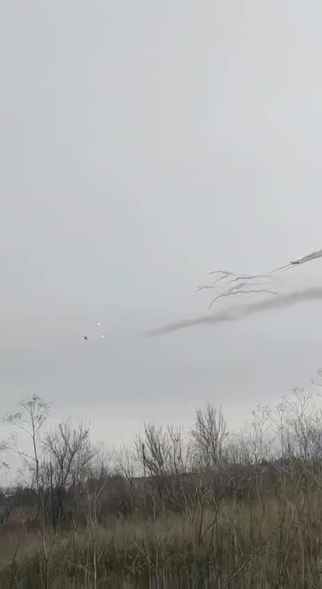 Incredible Footage of a Pair of Ukrainian Su25s on a strafing run