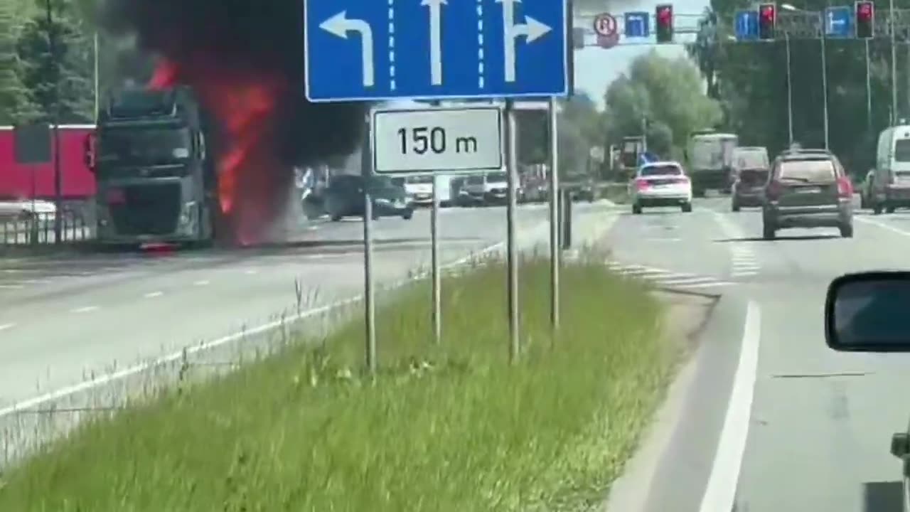 V Rize partizáni zapálili techniku NATO připravenou na export na Ukrajinu