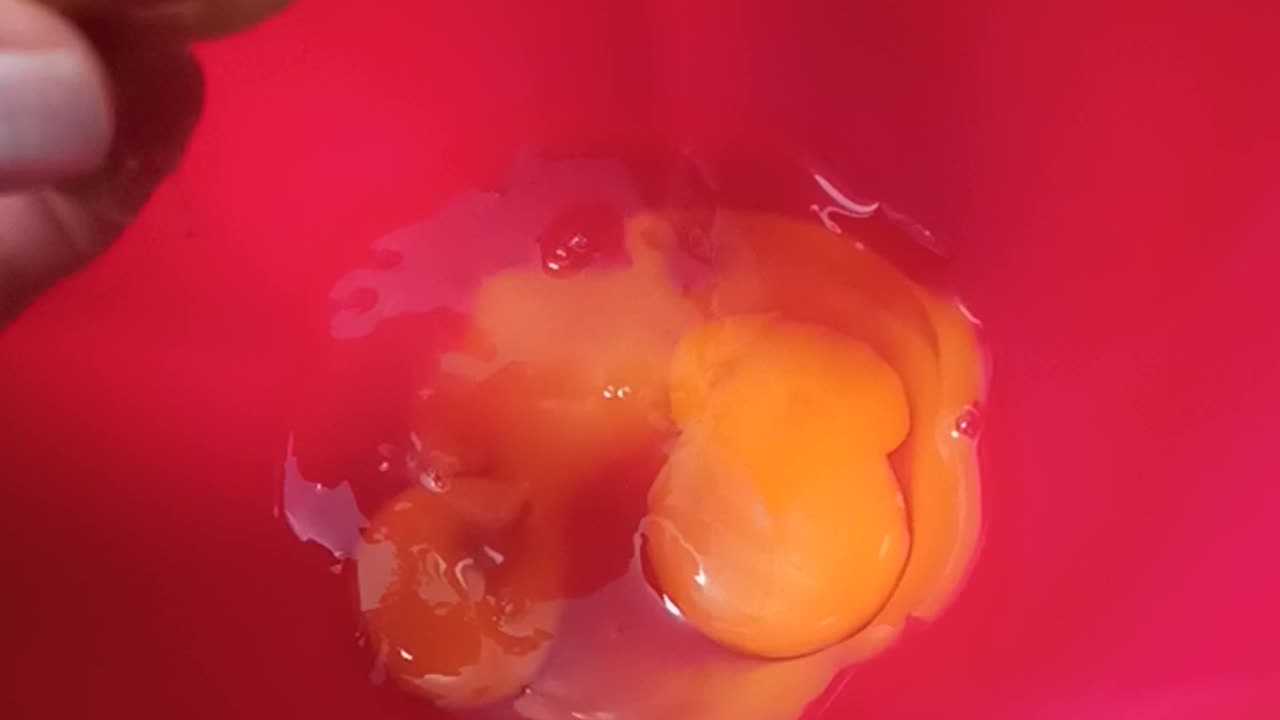 Eggs with dash of salt before beating part3