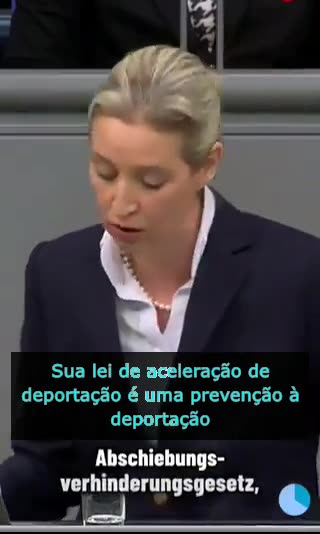"Todos podem vir, ninguém precisa ir. Eles estão tirando sua terra natal dos alemães!