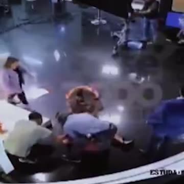 IT Happened Again💉 COLUMBIAN TV HOST COLLAPSES DURING BROADCAST🙏