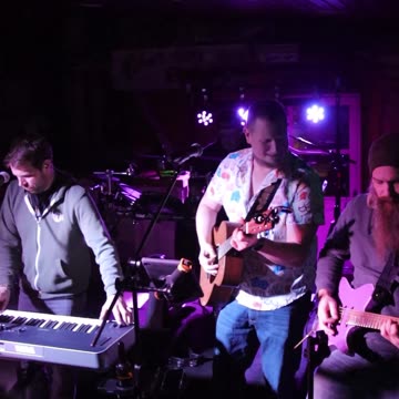 Karen's Hit List sings Blink 182's song All The Small Things