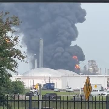 Officials have updated and now confirming that this explosion took place at Shell refinery