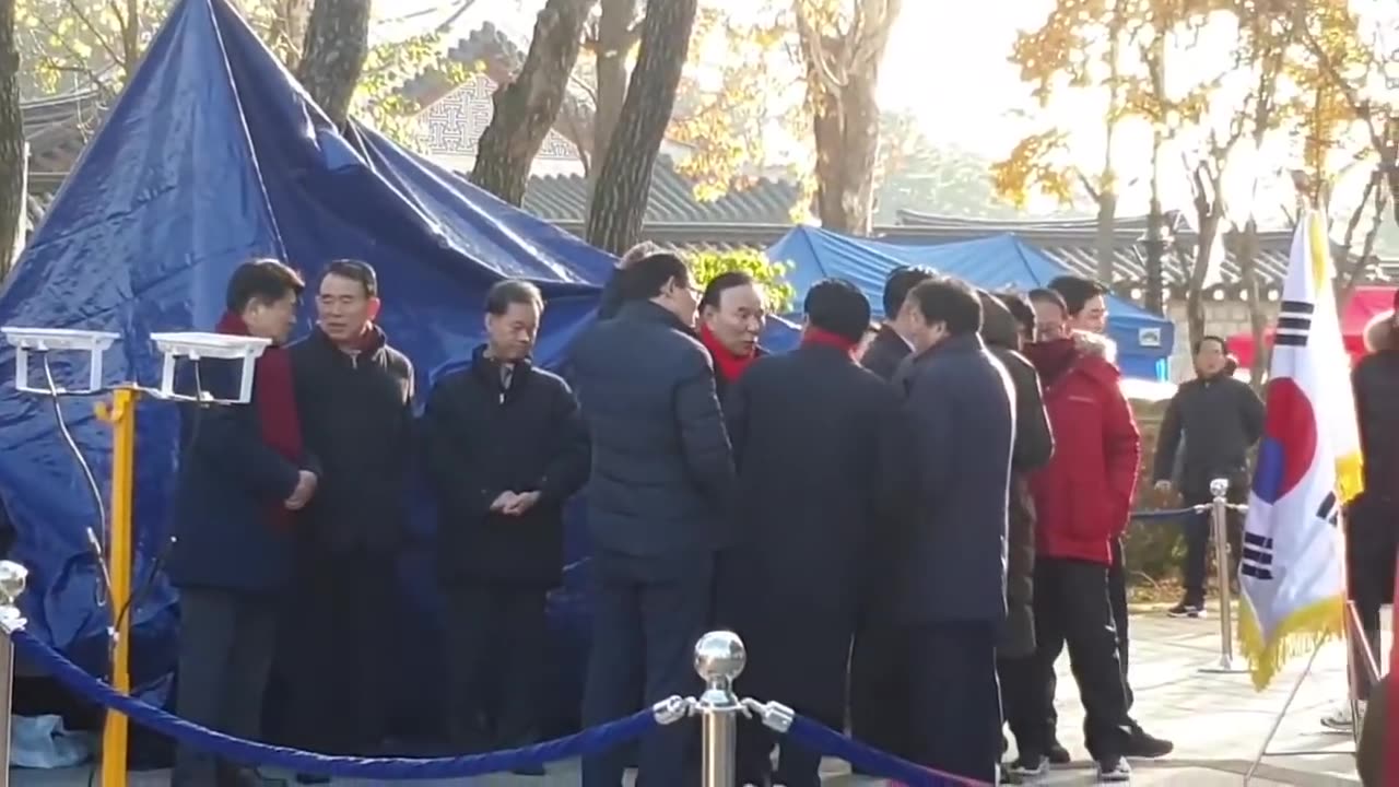 20191128_V3_S02(97mrJWF3xbY)황교안대표 단식투쟁에 찾아왔다가 망신당하는 유승민