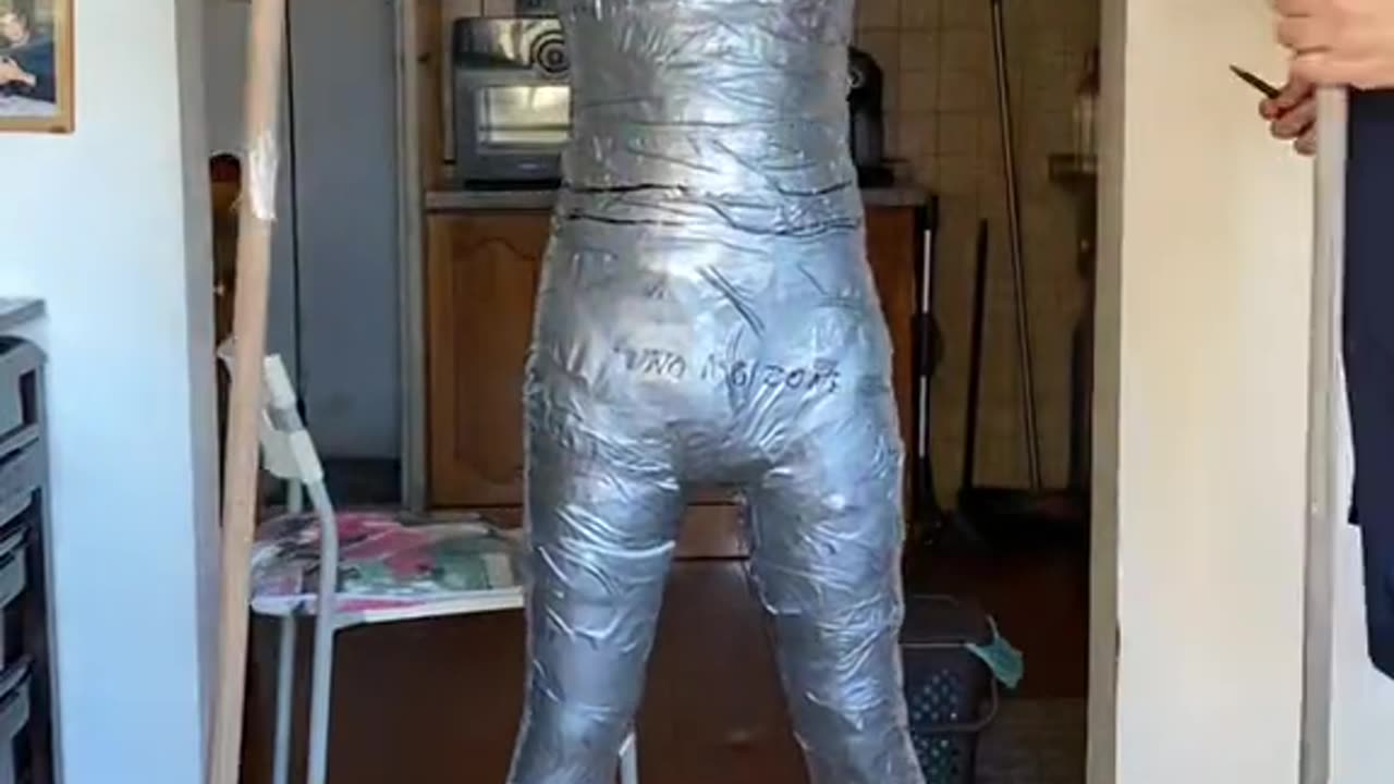 3 hours #DTD for an #husky #fursuit #ducttapedummy duct tape dummy