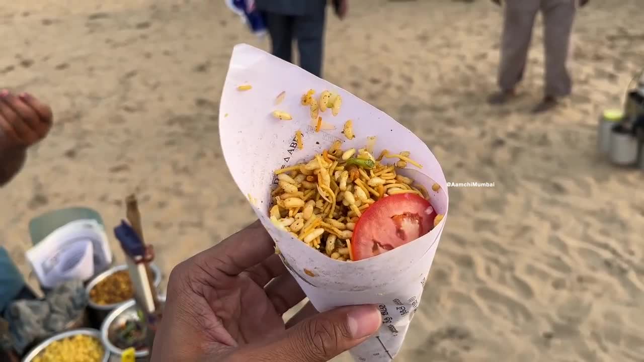 Indian Street Food | The Walking Bhelwala at Puri Beach, Odisha