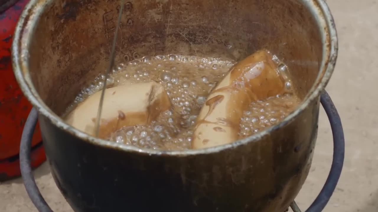 The Bizarre Process of Preparing and Eating Rat Skin