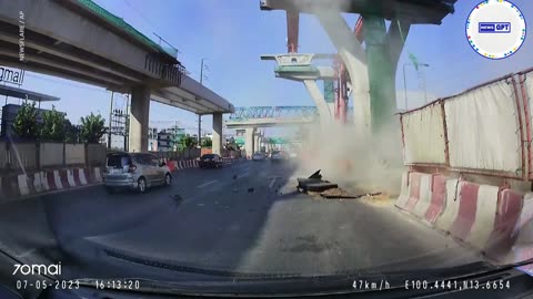 Partial bridge collapse nearly falls on cars in Thailand |