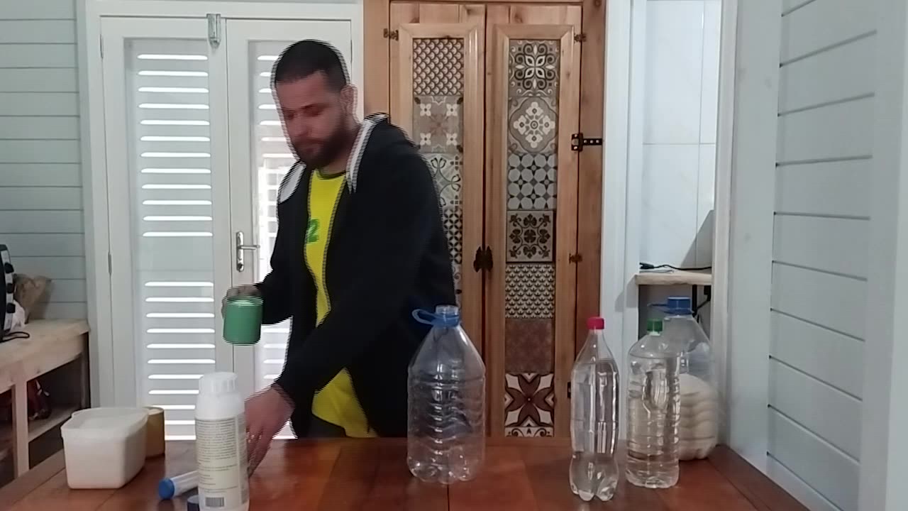 Preparando a alimentação das abelhas